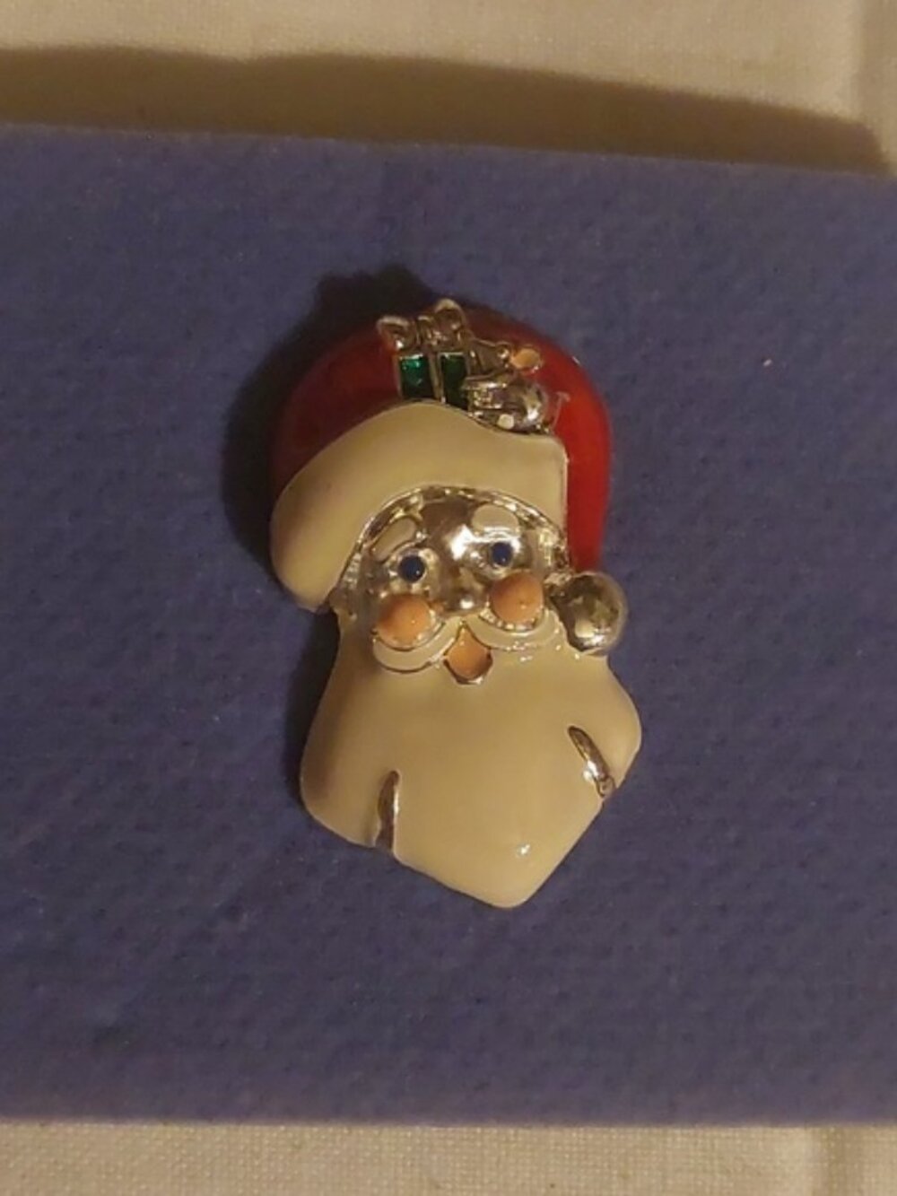 Vintage 1-inch Enameled Santa Claus Christmas Pin
